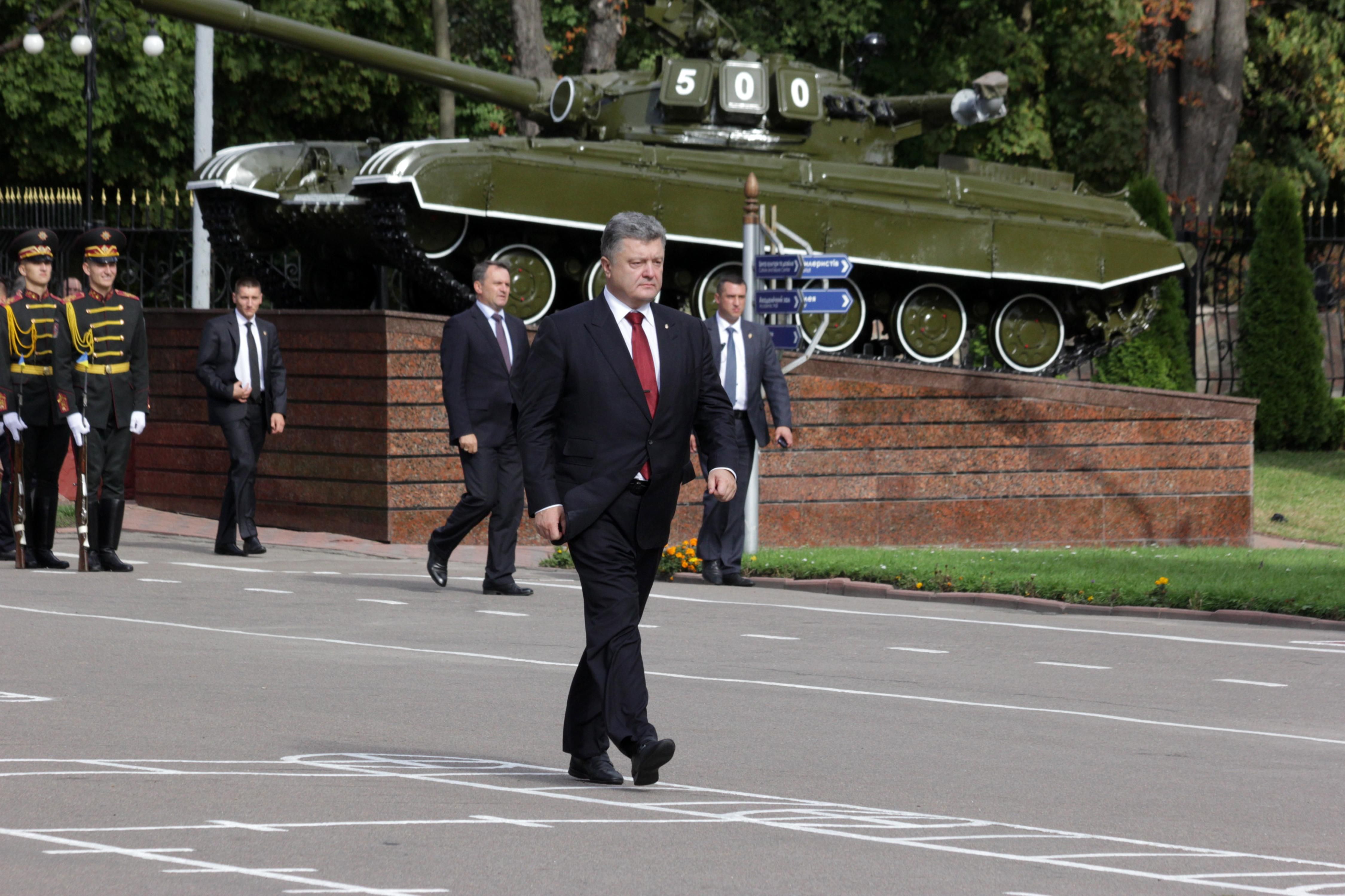 Порошенко їде в Маріуполь: має кілька причин Порошенко їде в Маріуполь: має кілька причин