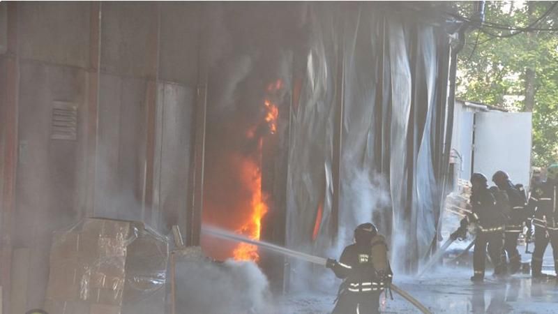 На складе в Москве вспыхнул пожар, много жертв