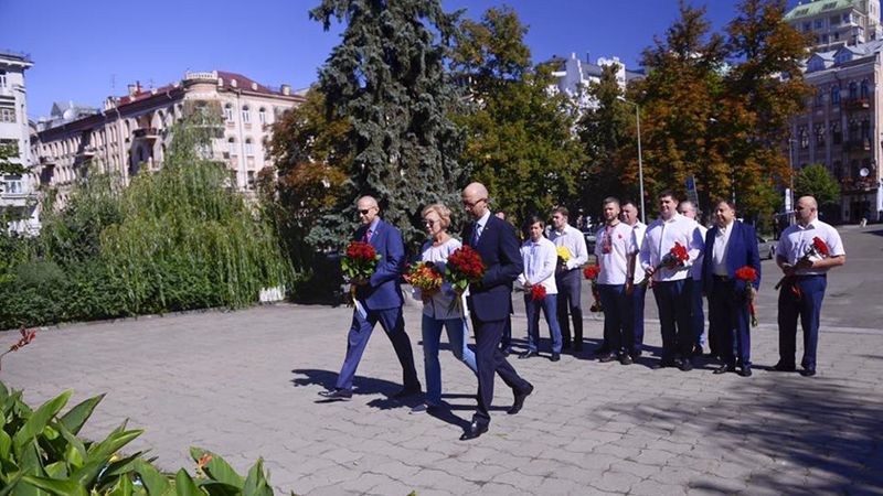 Яценюк: Украина наконец вернулась в свою европейскую семью, как завещал Франко