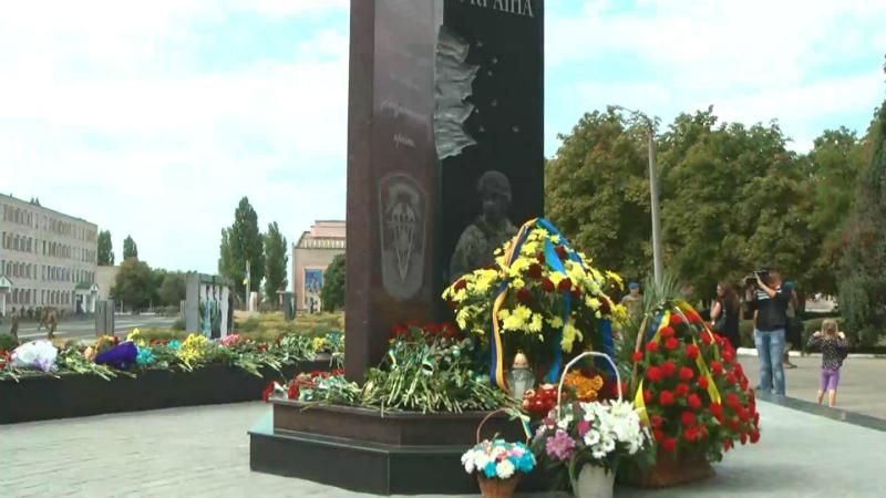 В Миколаєві відкрили меморіал на честь загиблих воїнів