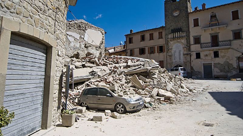 Зросла кількість жертв нищівного землетрусу в Італії Зросла кількість жертв нищівного землетрусу в Італії