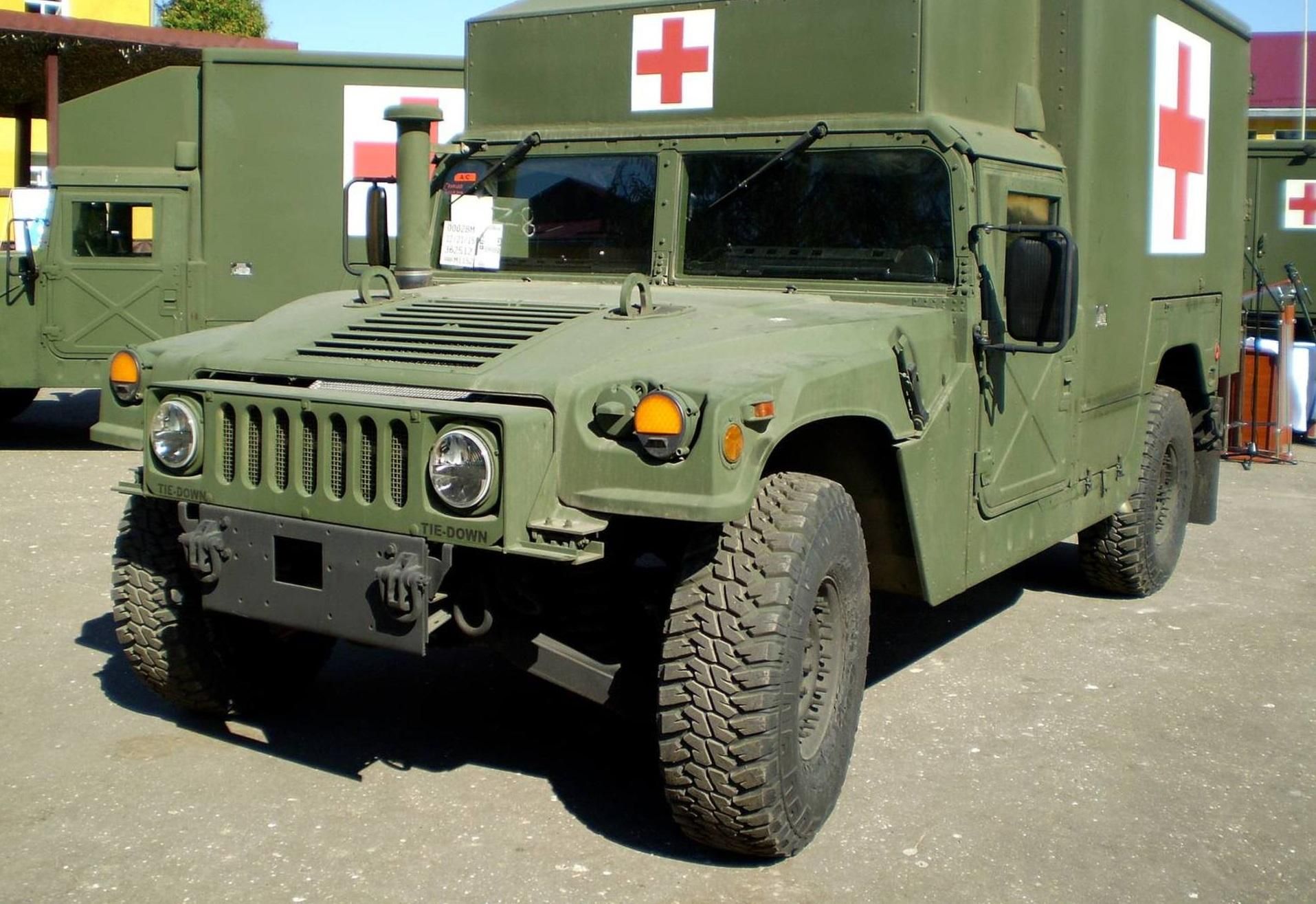 Військові отримали партію американських "Хаммерів" Військові отримали партію американських "Хаммерів"