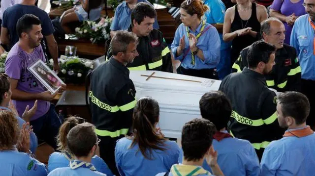 Джулія, трун, землетрус, Італія Джулія, трун, землетрус, Італія