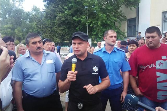 Люди домоглися виселення ромів, які вбили дівчинку на Одещині Люди домоглися виселення ромів, які вбили дівчинку на Одещині