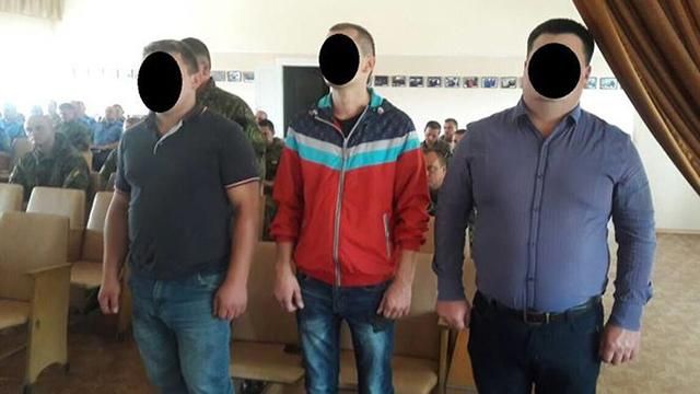 Троих полицейских уволили за пьяную вечеринку с несовершеннолетней Троих полицейских уволили за пьяную вечеринку с несовершеннолетней