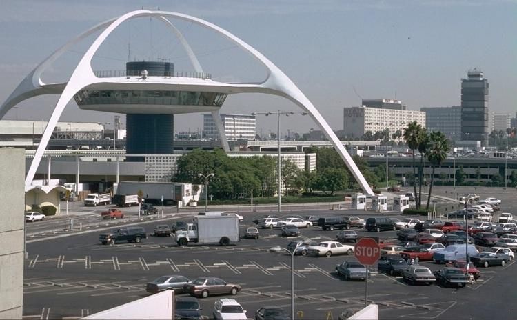 В Лос-Анджелесе внезапно закрыли аэропорт из-за стрельбы В Лос-Анджелесе внезапно закрыли аэропорт из-за стрельбы