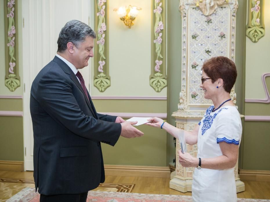 В Украину прибыли четыре новых посла