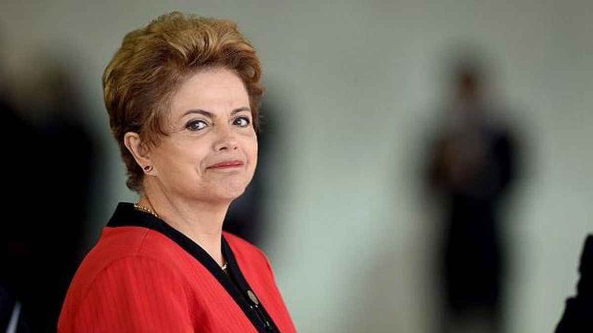 Президент Бразилии призвала сенат проголосовать против ее отставки Президент Бразилии призвала сенат проголосовать против ее отставки