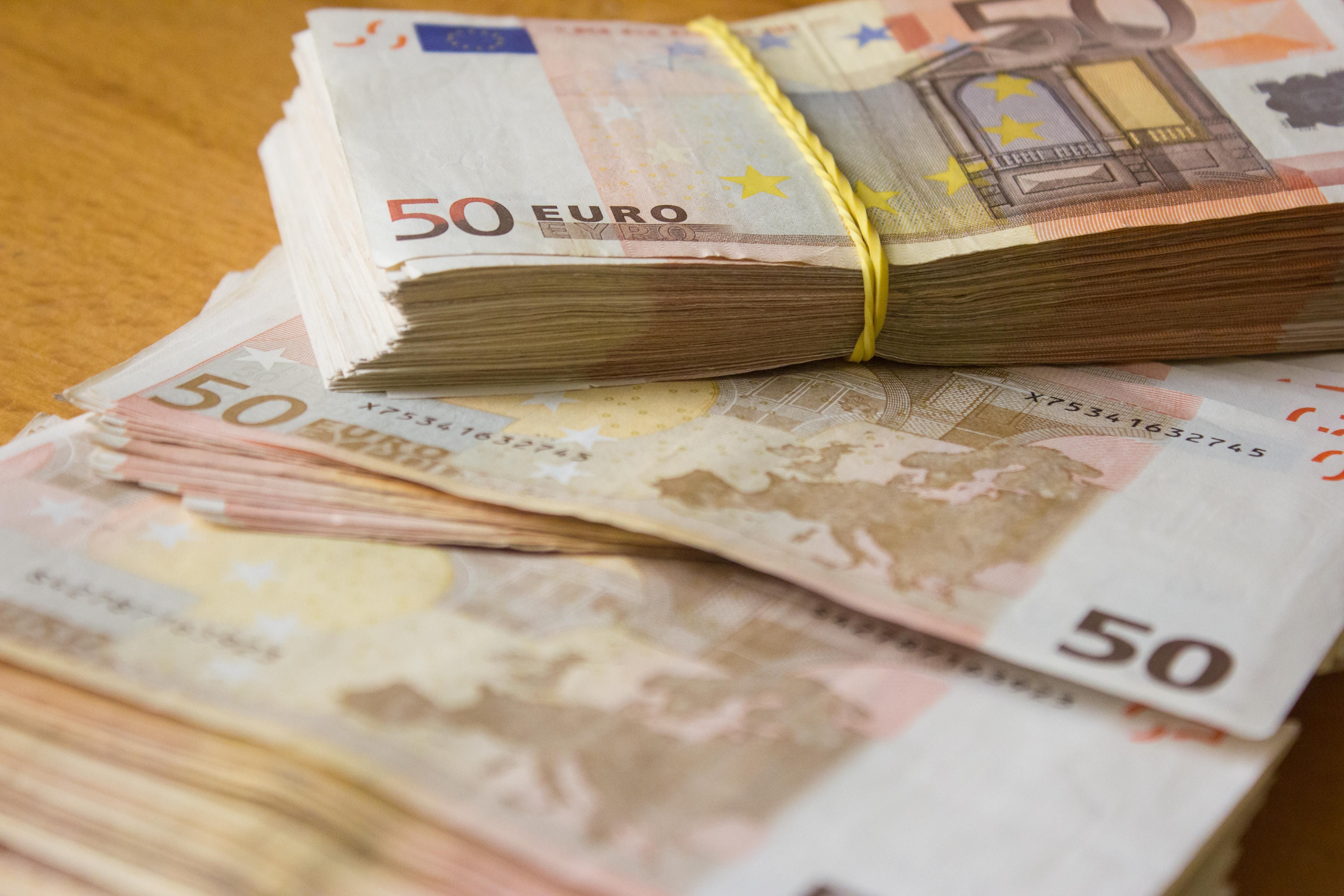 НБУ резко опустил евро
