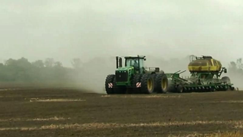 На полях агрохолдинга "Мрия" начали сеять озимые культуры На полях агрохолдинга "Мрия" начали сеять озимые культуры