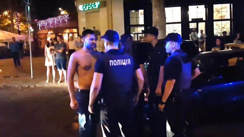 В Николаеве полиция не может угомонить агрессивных "мажоров" – появилось видео