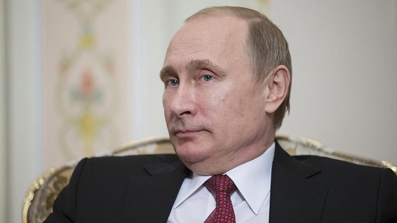 Трехстороннюю встречу Путина с Меркель и Олландом отменили Трехстороннюю встречу Путина с Меркель и Олландом отменили