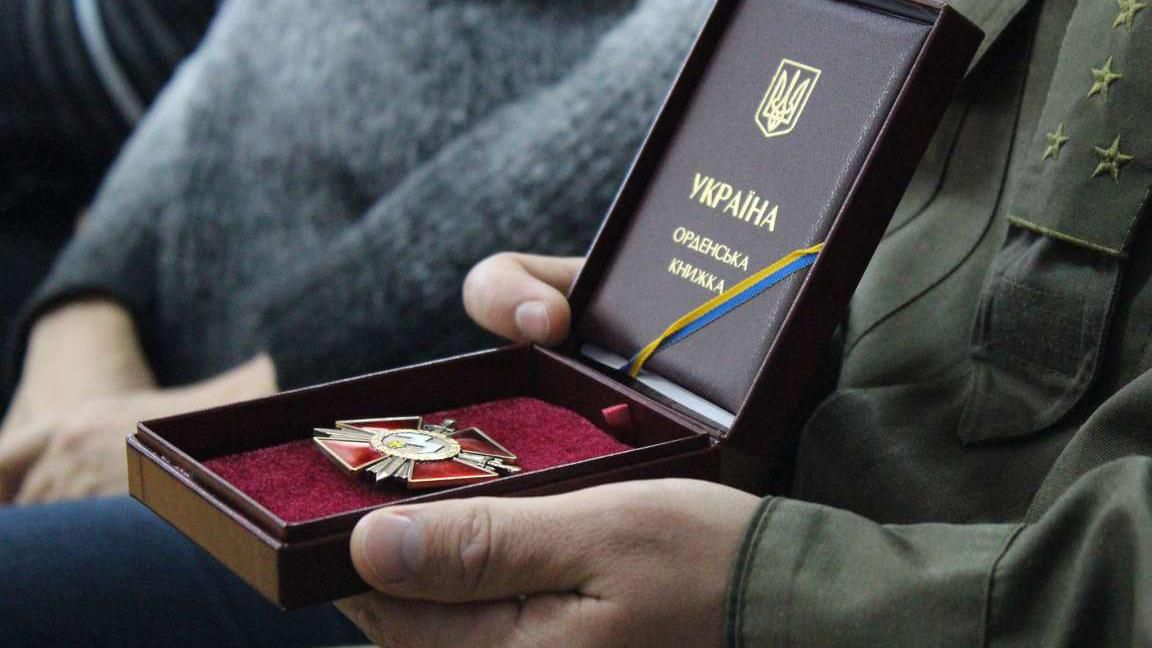 Десять военных из зоны АТО получили награды посмертно Десять военных из зоны АТО получили награды посмертно