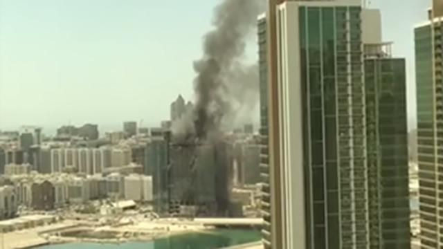 Хмарочос загорівся в ОАЕ: багато постраждалих 
