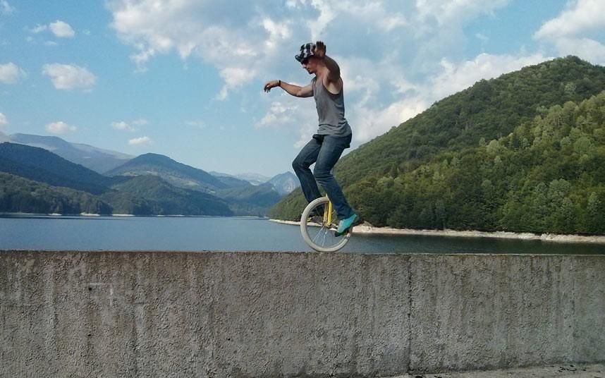 Вражаюче відео: румунський екстремал показав дива на висоті в 250 метрів Вражаюче відео: румунський екстремал показав дива на висоті в 250 метрів