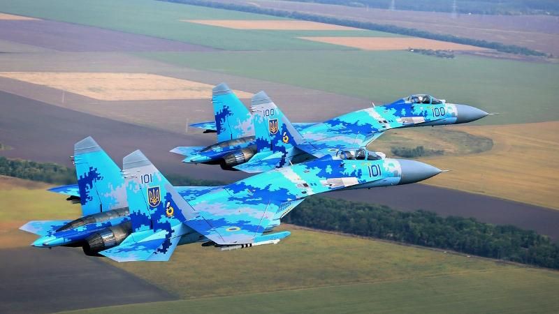 Впечатляющие пируэты: как украинские военные пилоты ошеломили зрителей на авиашоу