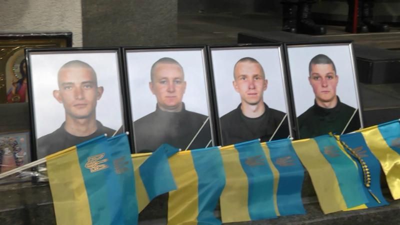 Під парламентом вшанували пам`ять нацгвардійців Під парламентом вшанували пам`ять нацгвардійців