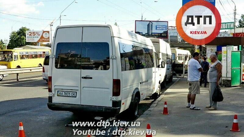 Маршрутка насмерть сбила пенсионерку: появились фото Маршрутка насмерть сбила пенсионерку: появились фото