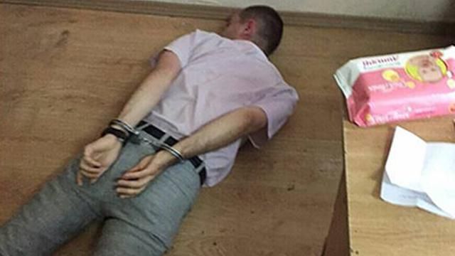 Поплатились погонами: киевские следователи требовали взятку у задержанного с наркотиками Поплатились погонами: киевские следователи требовали взятку у задержанного с наркотиками