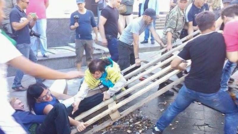 В Одесі жорстоко розігнали наметове містечко В Одесі жорстоко розігнали наметове містечко
