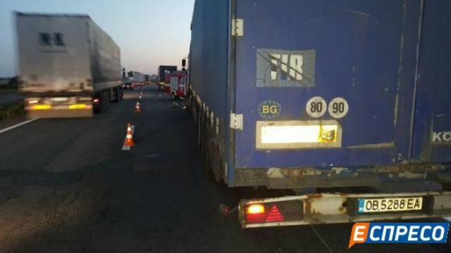 Появились детали с места жуткой аварии с велосипедистами под Киевом (Фото 18+)