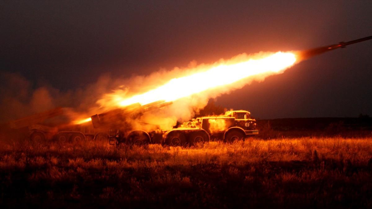 Как артиллерийский "Ураган" рассекает ночное небо: невероятные фото Как артиллерийский "Ураган" рассекает ночное небо: невероятные фото