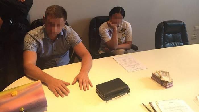 Прокурор, якого критикував Луценко за розкішне життя, попався на хабарі Прокурор, якого критикував Луценко за розкішне життя, попався на хабарі