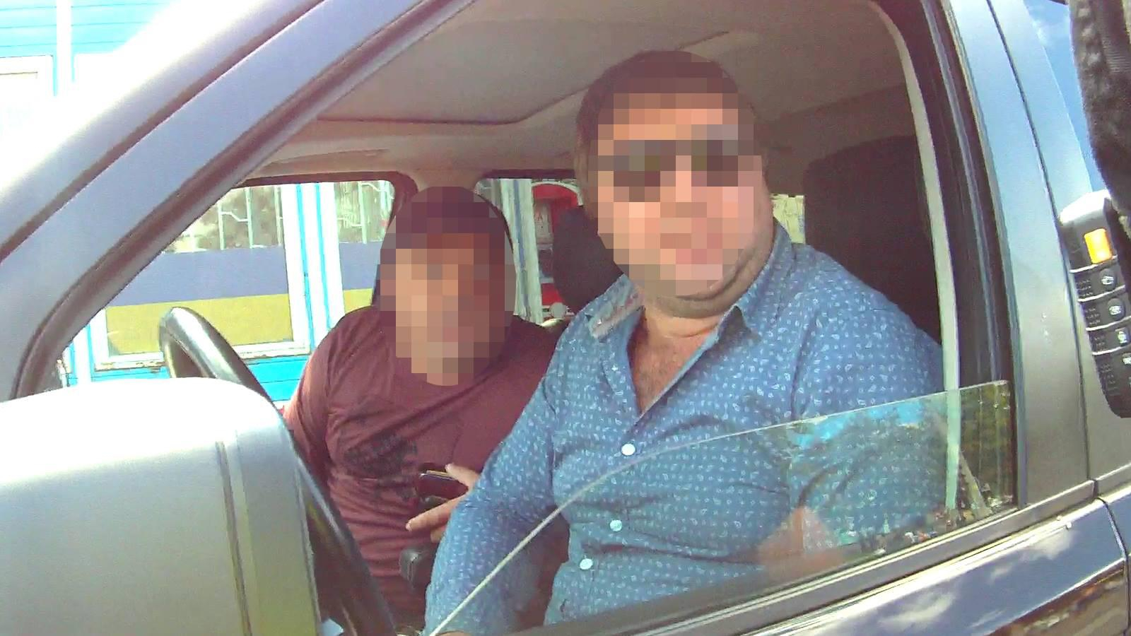 Водителя Range Rover на российских номерах положили лицом в асфальт за неповиновение полиции