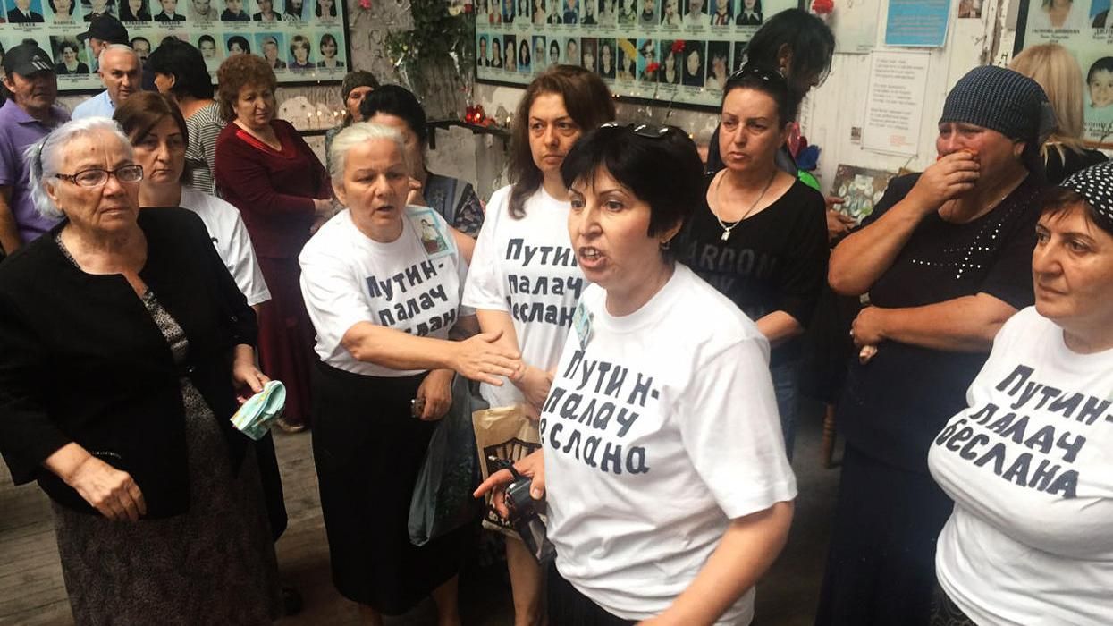 Мстительный Путин: суд вынес приговор матерям Беслана за акцию протеста