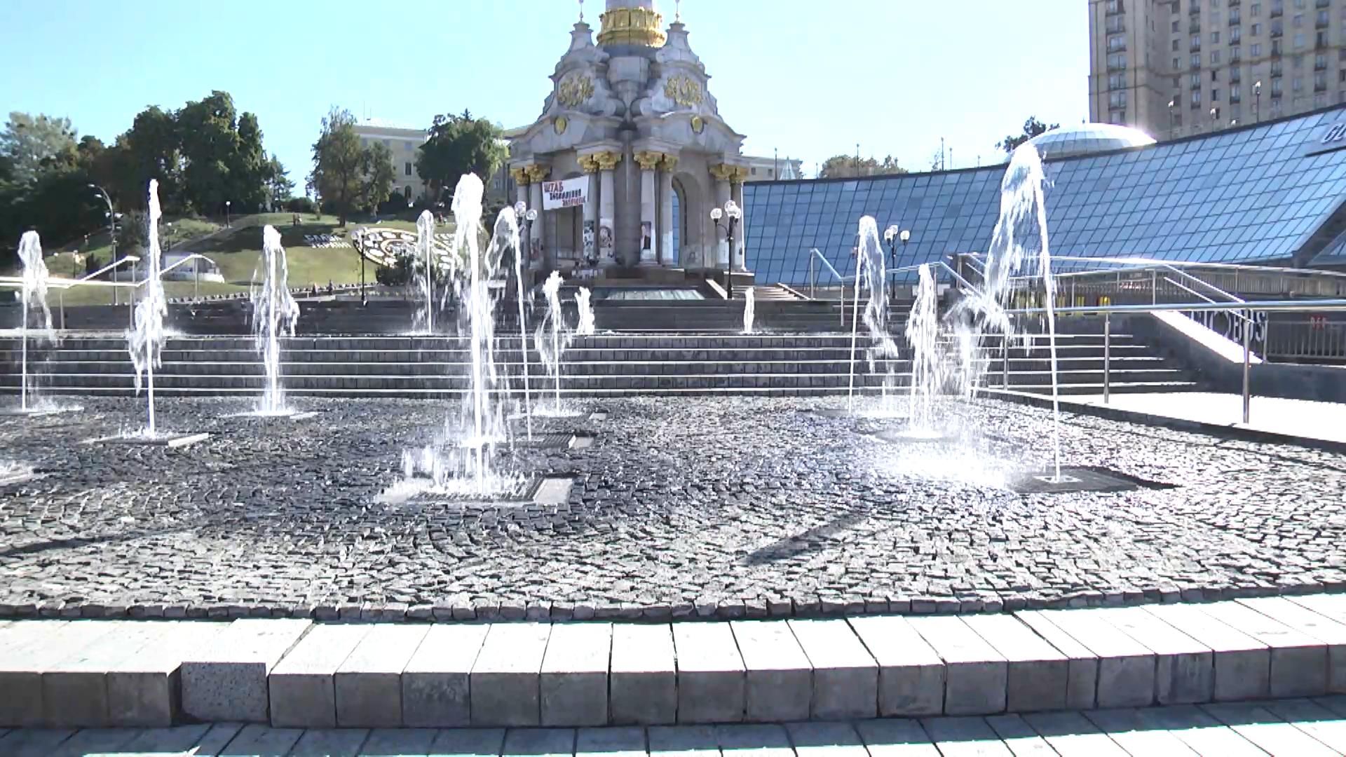 На Майдане Независимости снова заработал фонтан