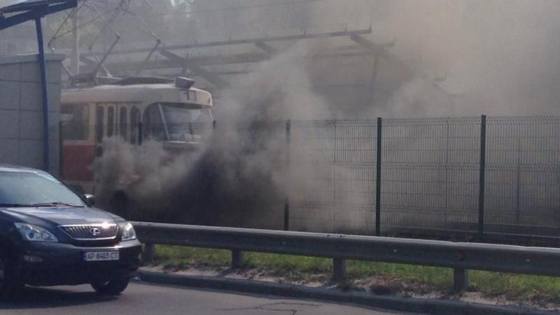 Станция скоростного трамвая сильно задымилась в Киеве: появились фото Станция скоростного трамвая сильно задымилась в Киеве: появились фото