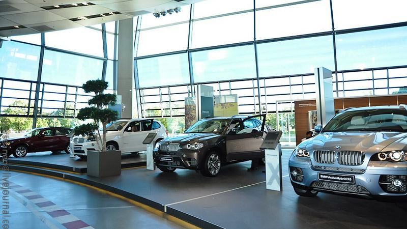 В России из автосалона похитили четыре BMW за 100 секунд