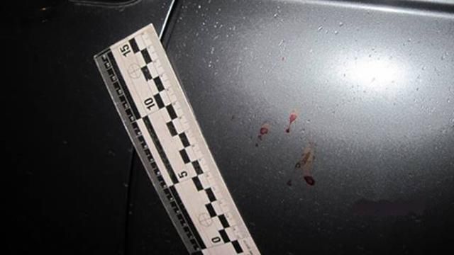Чоловіка в машині обстріляли у Києві 