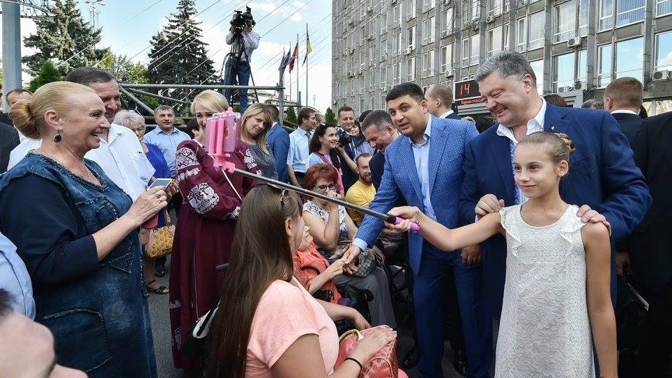 Селфі у вишиванках: як Порошенко святкував день Вінниці