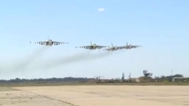 Украинские военные самолеты выполнили сложный маневр – появилось эффектное видео Украинские военные самолеты выполнили сложный маневр – появилось эффектное видео