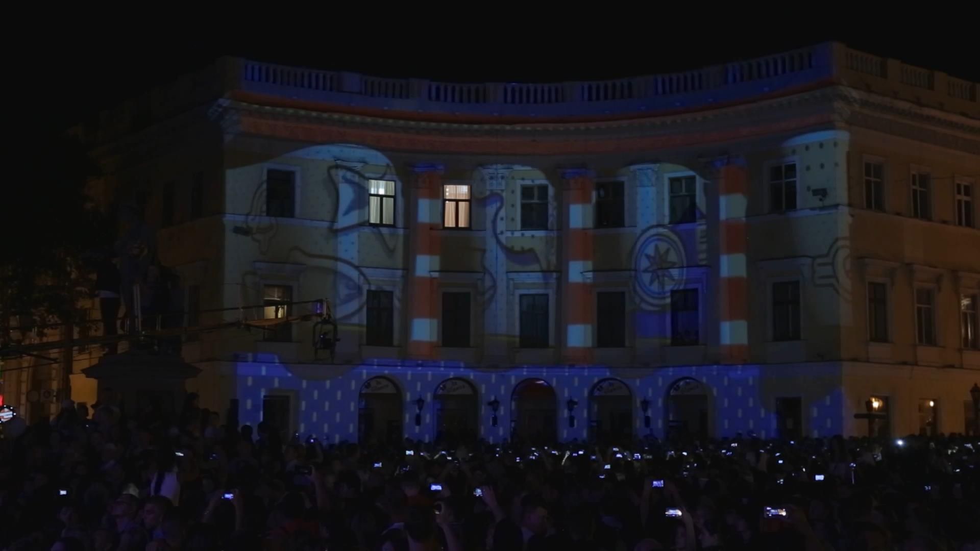 Как стены одесских домов "заплясали" от лазерного шоу Как стены одесских домов "заплясали" от лазерного шоу