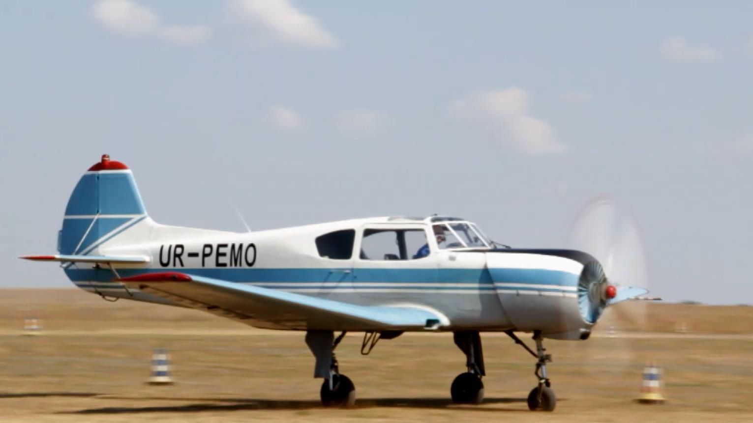 Бочки, петлі та перевороти: чим дивували учасники авіашоу в Одесі Бочки, петлі та перевороти: чим дивували учасники авіашоу в Одесі