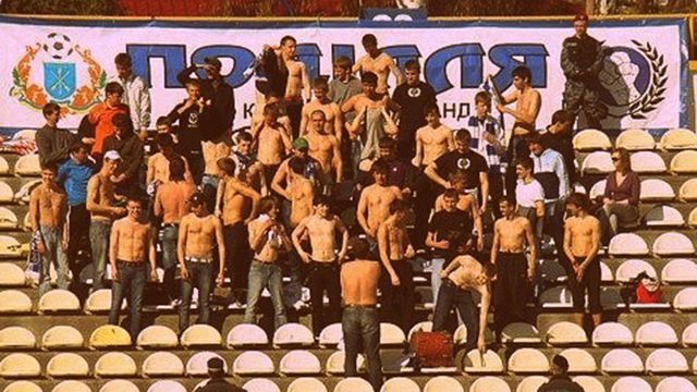 Бійка футболістів після матчу: поліції довелося застосовувати сльозогінний газ Бійка футболістів після матчу: поліції довелося застосовувати сльозогінний газ