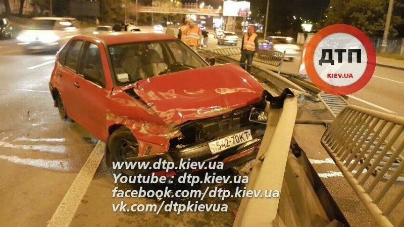 Очень пьяный водитель затеял драку с полицейскими в Киеве Очень пьяный водитель затеял драку с полицейскими в Киеве