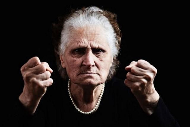 Пенсіонерка покусала школяра у Кривому Розі Пенсіонерка покусала школяра у Кривому Розі