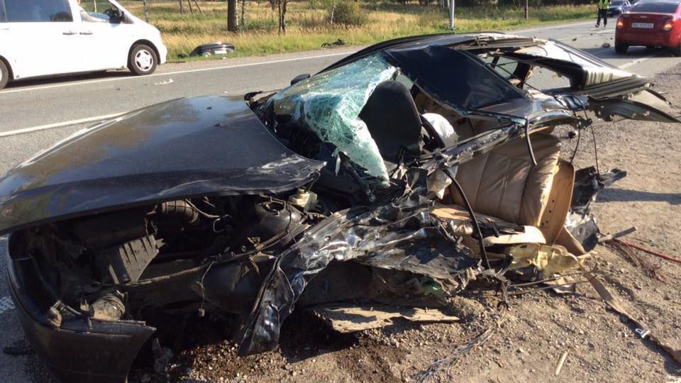 Смертельное ДТП возле Львова: авто разорвало пополам Смертельное ДТП возле Львова: авто разорвало пополам