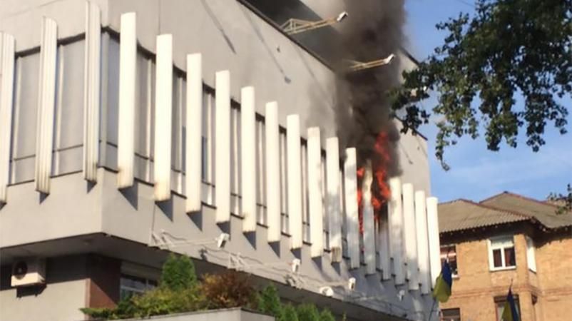 Неизвестные совершили вооруженное нападение на канал: "Интер" прокомментировал пожар в офисе