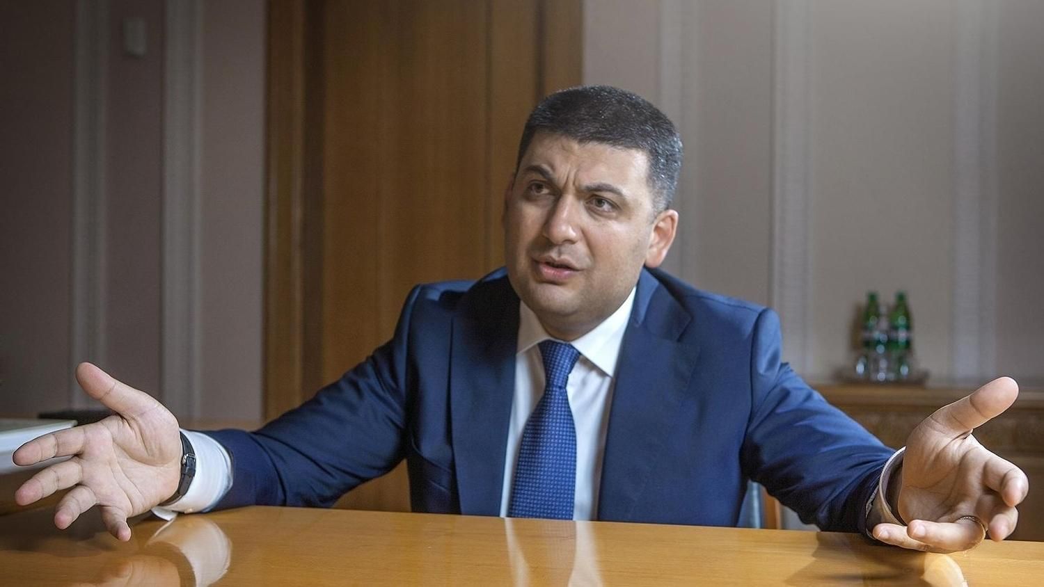 Гройсман розповів, скільки хоче витратити на дороги Гройсман розповів, скільки хоче витратити на дороги