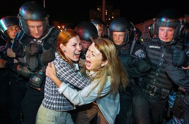 Милиционерам, которые задерживали активистов Майдана, наконец объявили подозрение