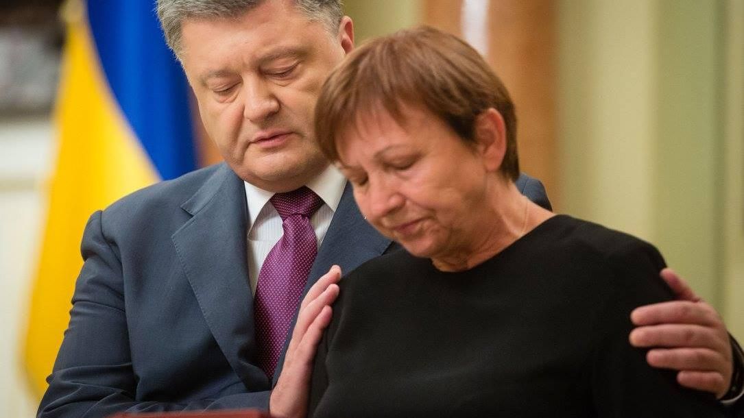 Матері Героїв АТО отримали нагороди за своїх синів Матері Героїв АТО отримали нагороди за своїх синів