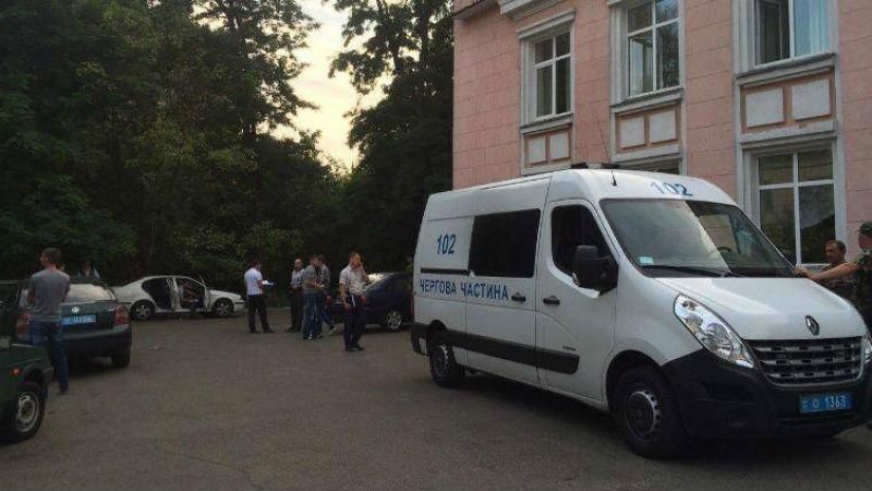 Подробиці кривавої стрілянини в лікарні: у вбитого вилучили велику суму грошей Подробиці кривавої стрілянини в лікарні: у вбитого вилучили велику суму грошей