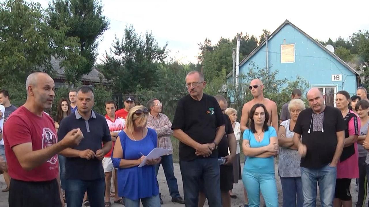 Розлючені роми напали на дітей з сокирами
Розлючені роми напали на дітей з сокирами