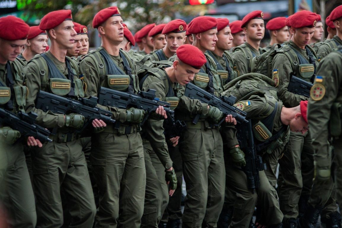 Без делікатесів, але нагодована, – Порошенко про українську армію