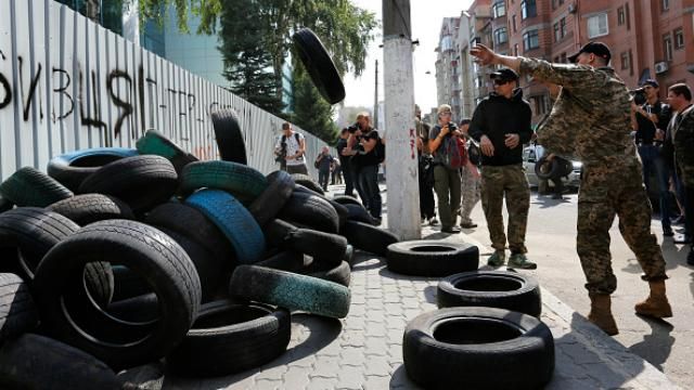 Активісти домовились з "Інтером" і призупиняють блокаду