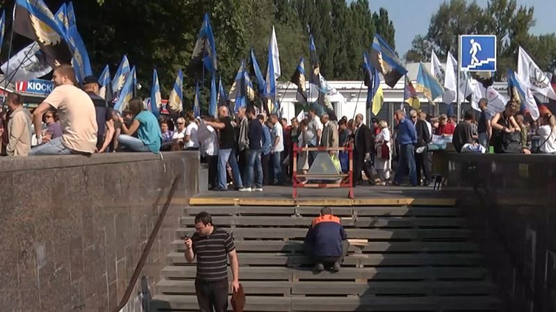 Як депутатів після канікул зустрічали пікетувальники Як депутатів після канікул зустрічали пікетувальники